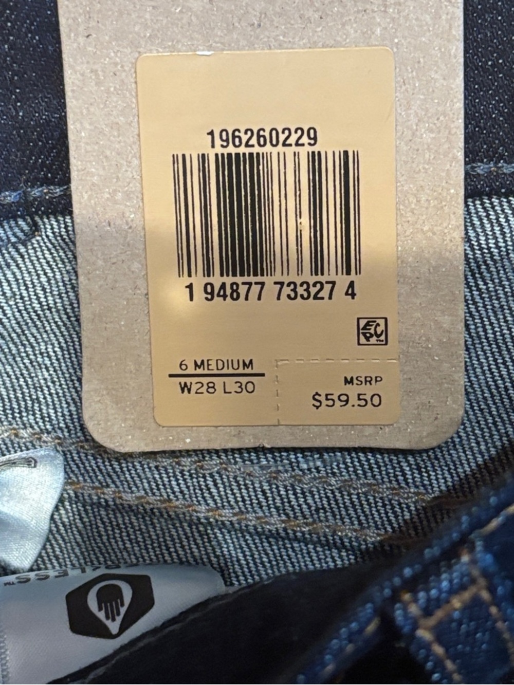 NWT Levi's Women’s 311 Shaping Skinny Jeans - Dark Blue size 28x30 - Picture 9 of 10